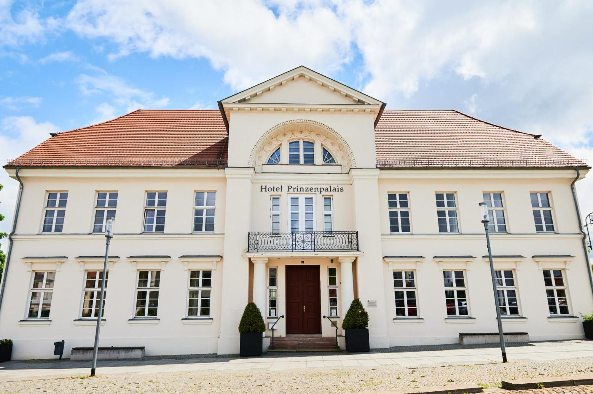Hotel Prinzenpalais Bad Doberan Bagian luar foto