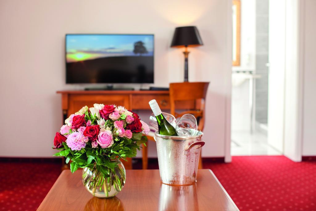Hotel Prinzenpalais Bad Doberan Bagian luar foto
