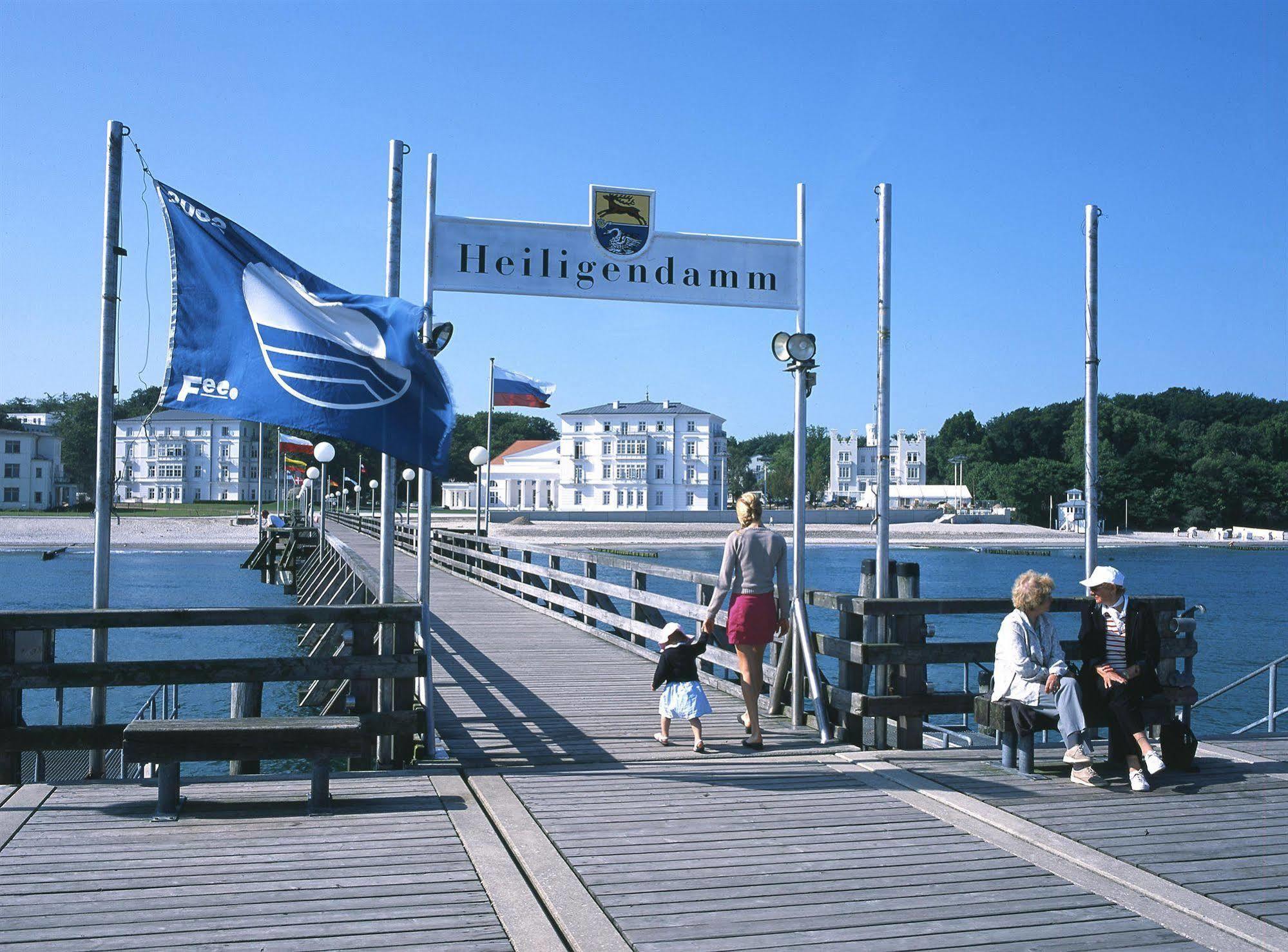 Hotel Prinzenpalais Bad Doberan Bagian luar foto